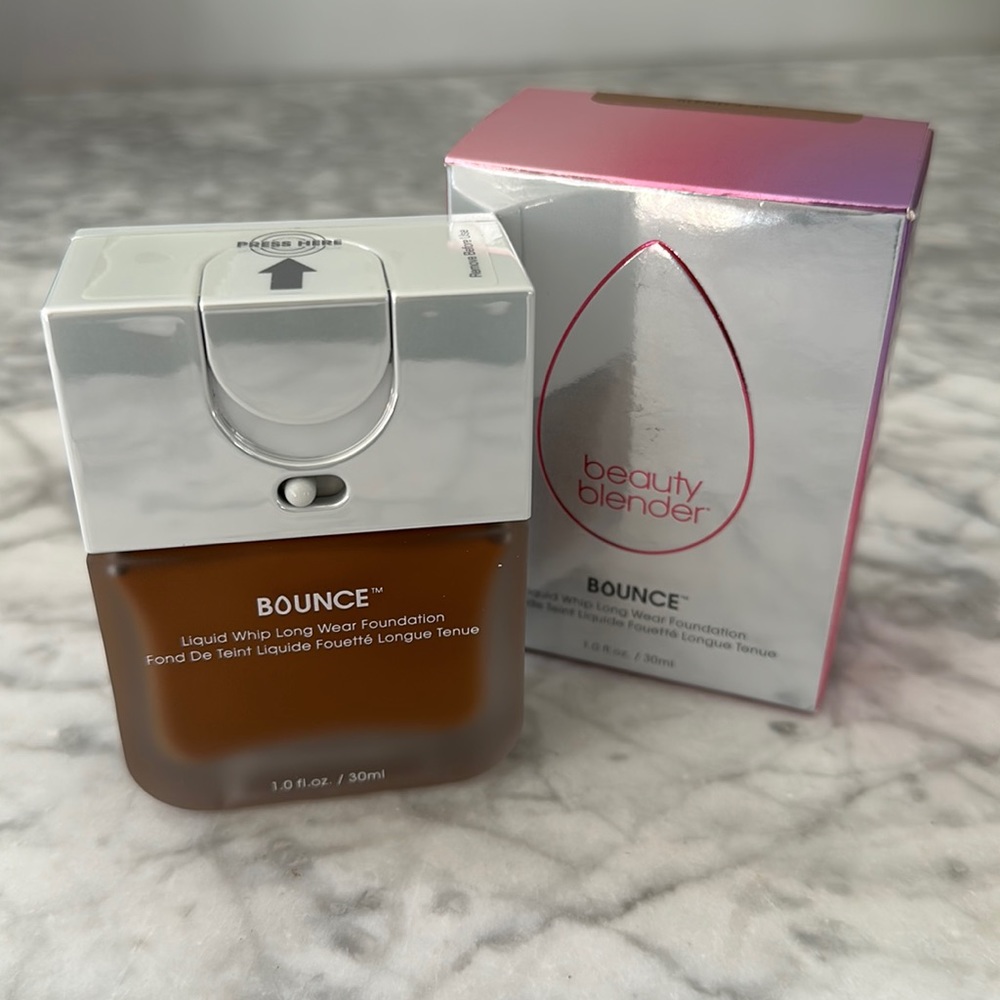 Beautyblender Bounce Liquid Whip Long Wear Foundation in shade 4.40